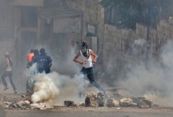 مواجهات عنيفة بين الفلسطينيين والاحتلال في القدس