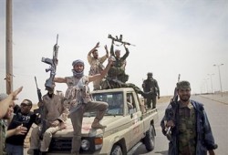 تقدم لثوار ليبيا نحو مصراتة.. ومعارك بطرابلس