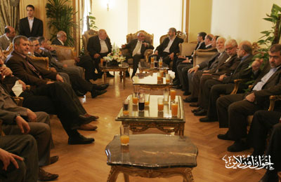 المرشد العام يستقبل مشعل وقادة الفصائل الفلسطينية