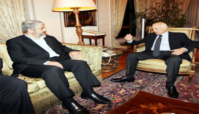 مشعل يبحث مع العربي سبل حماية المصالحة الفلسطينية