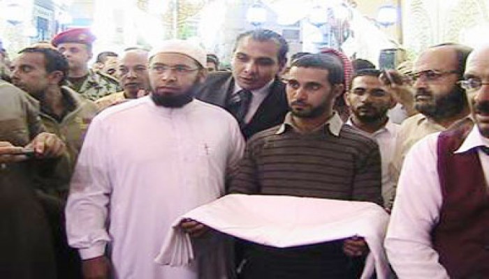 عباس عبد العزيز يشارك في جلسة صلح بالسويس