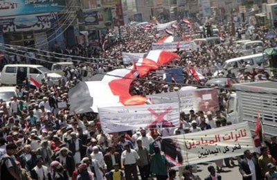الرئيس اليمني يتمسك بالسلطة والثوار يدعون لعصيان مدني