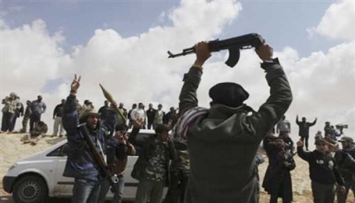 كتائب القذافي تقصف "مصراتة".. والتحالف يضرب "طرابلس"