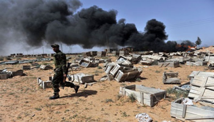 اشتباكات بين الثوار والقذافي في أجدابيا ومصراتة