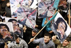 القذافي يتراجع ويعرض إصلاحات تحت إشرافه!