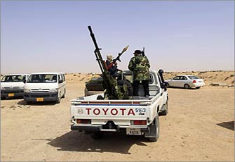 الثوار يتصدون لتقدم القذافي وتغيير في القيادة