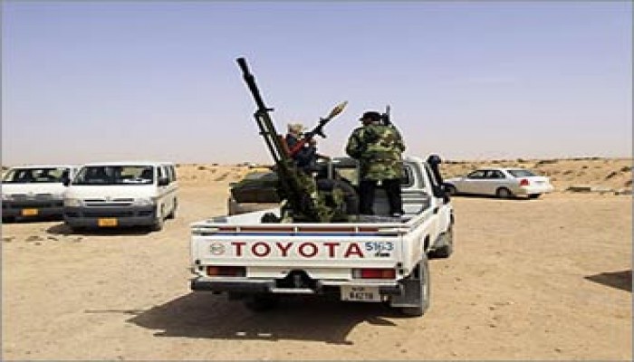 الثوار يتصدون لتقدم القذافي وتغيير في القيادة