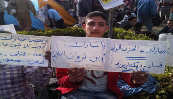 الاتحاد الأوروبي يجمِّد أرصدة مبارك وعائلته