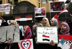 يمنيون يتظاهرون بالقاهرة للمطالبة برحيل صالح