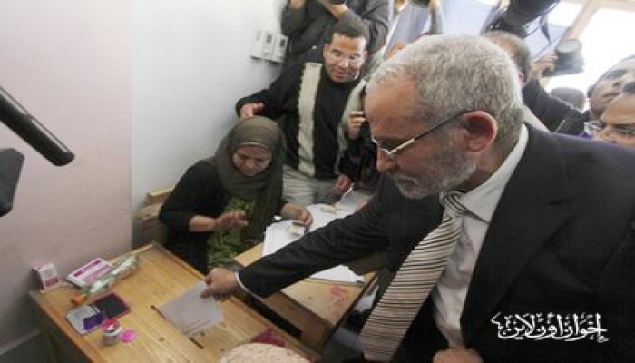 المرشد العام: نقبل نتيجة الاستفتاء وننزل على رأي الشعب