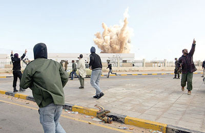 تواصل الكر والفر بين القذافي والثوار بلانوف