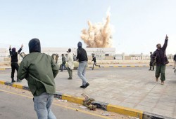 تواصل الكر والفر بين القذافي والثوار بلانوف