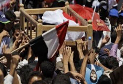 استشهاد 2 وإصابة المئات في اعتداءات إجرامية ضد ثوار اليمن