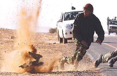 مبعوث للقذافي بالقاهرة ومعارك ضارية في رأس لانوف