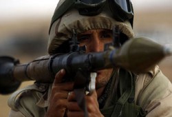 ثوار ليبيا يأسرون 8 جنود بريطانيين