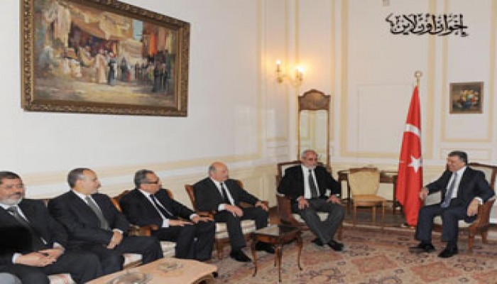 المرشد العام ضيف الرئيس التركي احتفالاً بالثورة