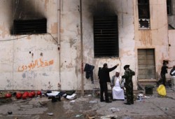 ثوار ليبيا يطالبون الجيش بدعم الثورة