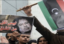 تصاعد الانشقاقات في نظام "القذافي" والقبائل تنحاز للثوار