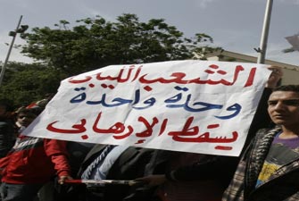 كتائب ليبية ووزير الداخلية ينضمون للثوار.. والقذافي في عزلة