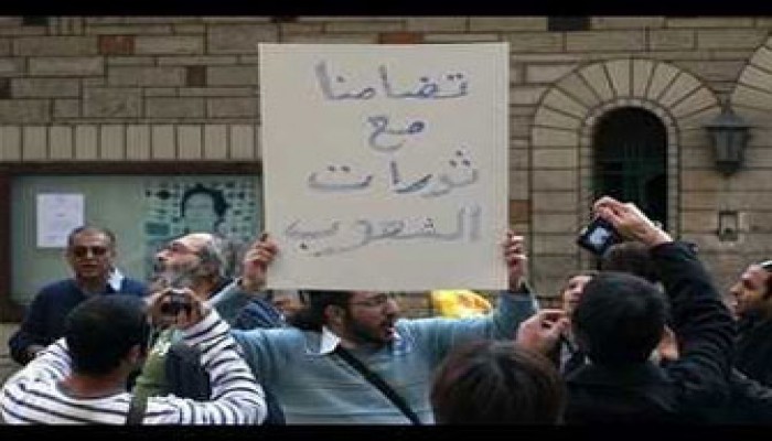 لوس أنجليس تايمز: "غباء" الأنظمة وراء استمرار الاحتجاجات