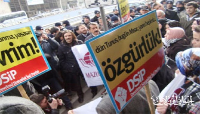 مظاهرات تركية للتضامن مع متظاهري الحرية بمصر