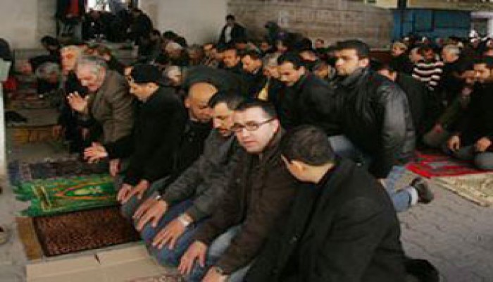 "الجارديان": مئات الإسلاميين ما زالوا معتقلين بتونس