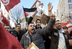 رئيس تونس المخلوع وزوجته هربا عبر نفق سري!