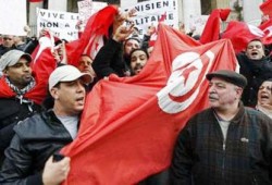 تونس تتظاهر ضد مشاركة حزب "بن علي" في الحكومة