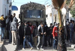 53 قتيلاً في تونس.. و"بن علي" يراوغ!