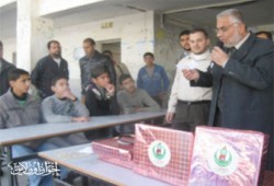 نواب خان يونس يحتفون بالفائزين في أنشطتها الطلابية