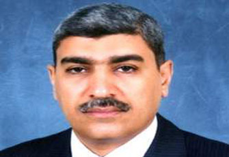 أحمد عز.. وقلب الحقائق