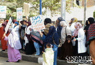 العاملون بمستشفى المواساة: الحكومة شرَّدتنا!