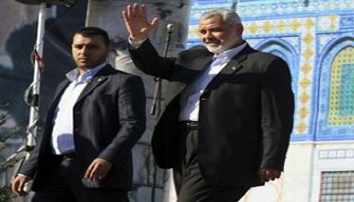 هنية يزور منازل الأسرى وحمدان يلتقي الحريري