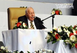 الزعيم نجم الدين أربكان يرأس حزب "السعادة"