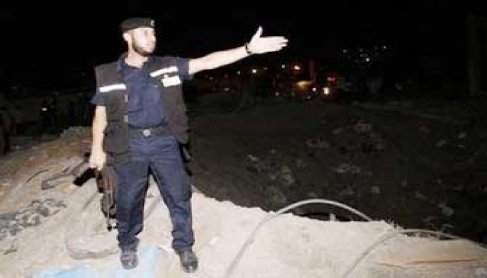 الكيان يقصف غزة.. وعباس يعتقل بالضفة!