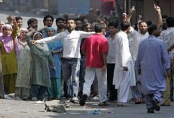 أوغلو يطالب الهند بوقف العنف ضد شعب كشمير