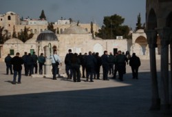 شرطة الكيان تقتحم "الأقصى" لإنزال علم فلسطين!