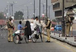 السلطات الهندية تعتقل عددًا من زعماء كشمير