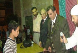 قطب يكرم متفوقي دائرته ويطالبهم بالإيجابية