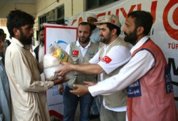 حماس تدعو العالم لإنقاذ منكوبي باكستان