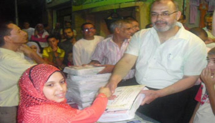 الحسيني يكرِّم المتفوقين بالمحلة وسط حصار أمني!