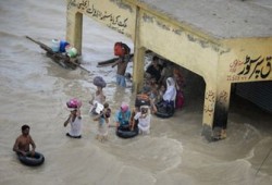 الأمطار تعرقل جهود الإغاثة لمنكوبي باكستان