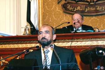 حلمي يشارك في جنازة رئيس نادي "حرس الحدود"