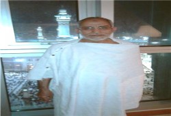 المرشد العام يؤدي العمرة مع أسرته