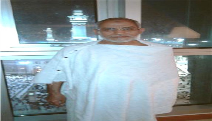 المرشد العام يؤدي العمرة مع أسرته