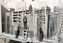 تحذير فلسطيني من تصاعد مشاريع اغتصاب الأراضي