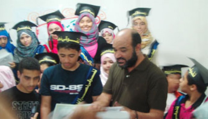 محمود عطية يكرِّم أبناء دائرته المتفوقين