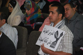 الحكومة والصيادلة.. ليّ الذراع