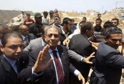 عمرو موسى: نعمل لإدخال مواد البناء غزة