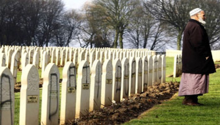 كتابات عنصرية على المقابر الإسلامية في فرنسا!